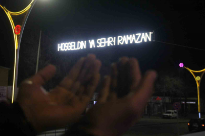 Erzincan'da Ramazan Işığı Yandı: Asırlık Mahya Geleneği Dörtyol’da