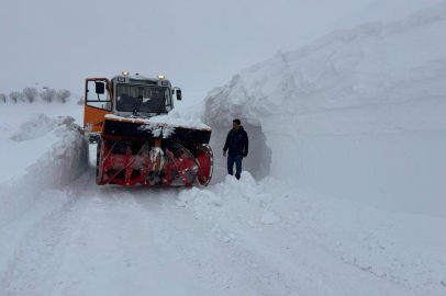 Tunceli Ovacık’ta 3 Metrelik Karla Zorlu Mücadele