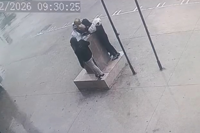 Adana’da Fırtınaya Karşı 4 Küçük Yürek: Atatürk Büstünü Böyle Korudular