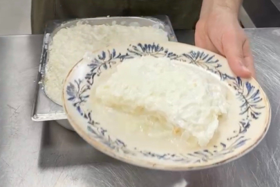 Osmanlı mutfağının hafif tatlısı Güllaç Ramazan sofralarını süslüyor