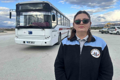 Otobüsün Direksiyonunda Engel Tanımıyor