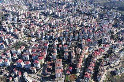 Resmi nüfusu 43 bin, fiili nüfusu 60 bini aşıyor; 11 ilçeden daha kalabalık