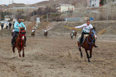 Tercan’da Ata Sporu Tribünleri Doldurdu