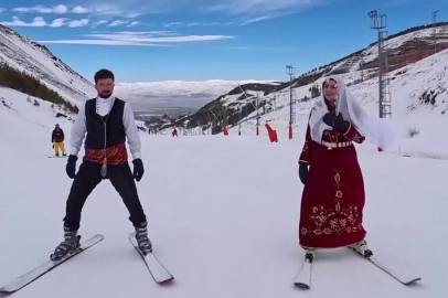 Palandöken'de Gece Kayağı ve Bar Ekibi Şovu: Kar Kalınlığı 216 CM!