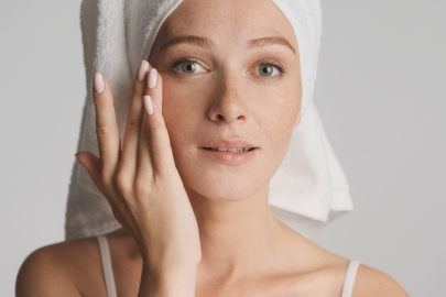 Akne ve Lekelere Karşı Tek İçerik: Azelaik Asit