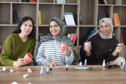 İnönü Üniversitesi'nde Renkli Etkinlik: Gençler Kupalarını Tasarladı