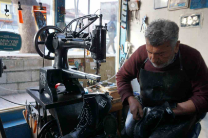 Yarım Asırlık Zanaat: Ali Usta 40 Yıldır Pabuçlara Can Veriyor