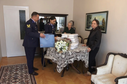 Mehmetçik'in İçini Isıtan Hediye: Hatice Teyze'den 195 El Emeği Boyunluk