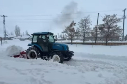 Ağrı Diyadin’de Kar Engelini Köy Halkı Aştı