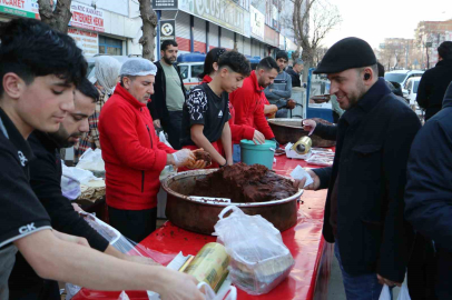 Diyarbakır'da Ramazan Mesaisi: Günde 12 Bin Porsiyon Çiğköfte Satılıyor!