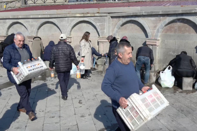 Erzincan'da İftarın Baş Tacı: 'Ekşisu' Doldurmak İçin Sıraya Girdiler