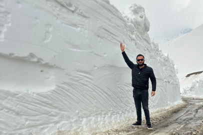 Şemdinli'de Kar Tünelleri: İş Makineleri 3 Metrelik Karın İçinde Kayboldu!