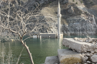 Sular 60 Metre Çekildi, Hatıralar Ortaya Çıktı