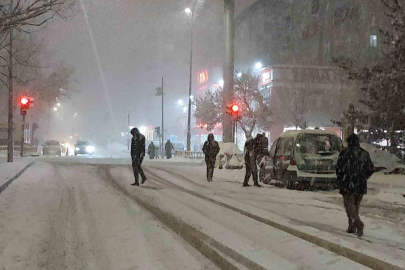 Doğu Anadolu Beyaza Gömüldü: İl İl Tatil Kararları