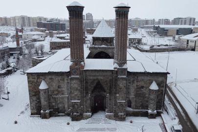 Erzurum Kar Altında: 815 Mahalle Yolu Kapandı, Kent Beyaza Büründü!