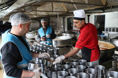 Diyarbakır’da İyilik Mesaisi: Hükümlüler 3 Bin Kişilik İftar İçin Kolları Sıvadı!