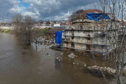 Edirne'de Tarihi Cami Sular Altında: Tunca Nehri Şantiyeyi Bastı!