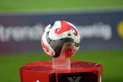 Süper Lig'de Heyecan Başlıyor: Devler Sahaya Çıkıyor!