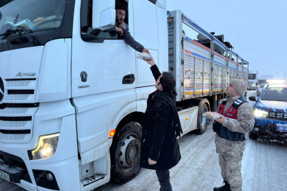 Yollar Kapandı, İftar Yolda Açıldı: Erzincan’da Duygulandıran Görüntüler