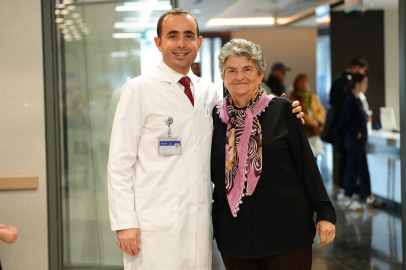 6 Yıllık Karanlık Son Buldu: Huriye Sarıoğlu Kornea Nakliyle Yeniden Görüyor!