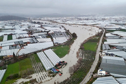 Antalya’da Sel Alarmı: "40 Günlük Yağmur Artık 4 Saatte Yağıyor!"