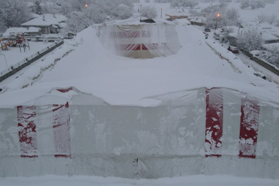 Erzincan'da Sabah Gürültüyle Uyandılar: Tesis Büyük Hasar Aldı