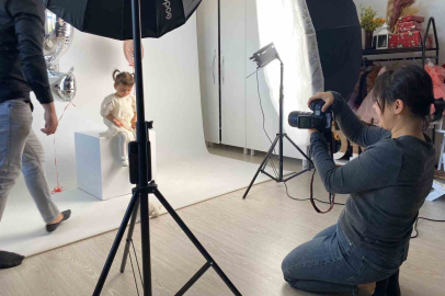 Evde Kurduğu Stüdyo ile İlçenin Tek Bebek Fotoğrafçısı Oldu