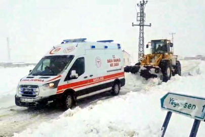 Kars’ta Kar ve Tipi Altında Can Pazarı: İki Hasta Ekiplerce Kurtarıldı!