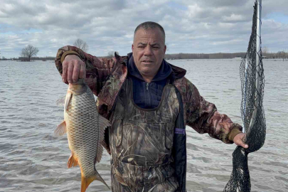Edirne’de Tarlalarda Bereket: Taşkın Gitti, Geriye Sazanlar Kaldı!