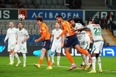 Selke Sahneye Çıktı, Başakşehir 3 Puanı Aldı