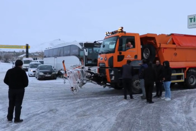 Sivas-Malatya Yolu Kapandı: Tipi Nedeniyle Araçlar Ulaş'ta Bekletiliyor!
