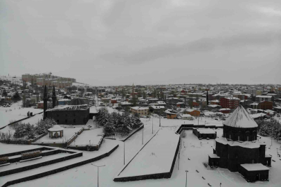 Kars beyaza hapsoldu: Yarım asırlık kar rekoru kırıldı