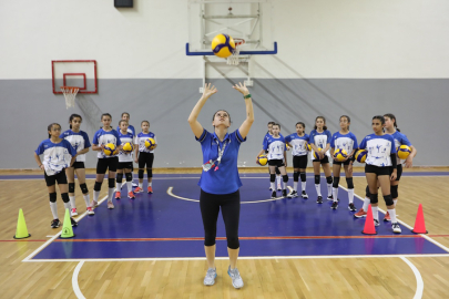 Profesyonel Kulüplere Uzanan Yol Açılıyor