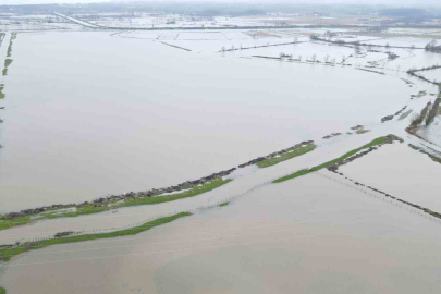 Terme’de İki Mevsim Bir Arada: Sahilde Su Baskını, Yükseklerde Kar!