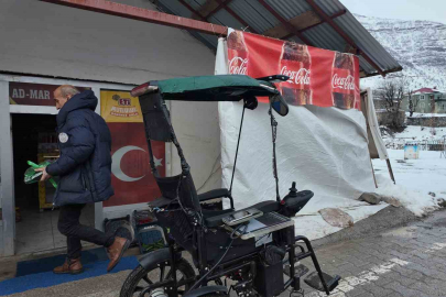 Engelli Çocuğu İçin Akülü Sandalyeyi Arabaya Çevirdi