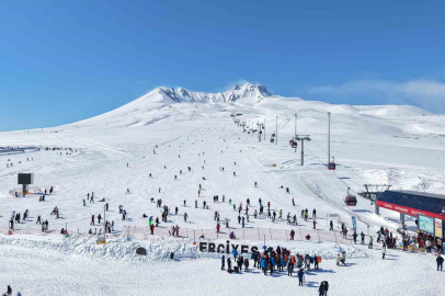 Erciyes'te Hafta Sonu Yoğunluğu: Kar Kalınlığı 270 Santimi Buldu
