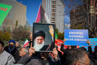 Ankara'da Hamaney İçin Yas: ABD Büyükelçiliği Önünde Protesto