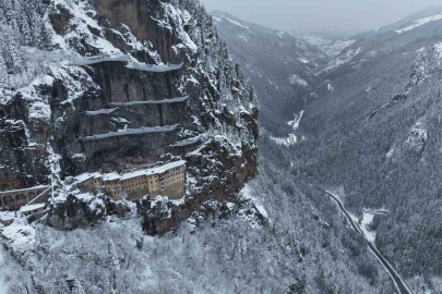 Tarihi Sümela Manastırı'nda Görsel Kar Şöleni