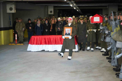 Erzincan'da Türk bayrağına sarılı naaşıyla memleketine uğurlandı