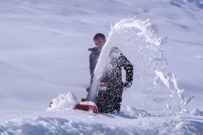 Son Yılların En Yoğun Kar Yağışı Erzurum'da Hayatı Felç Etti