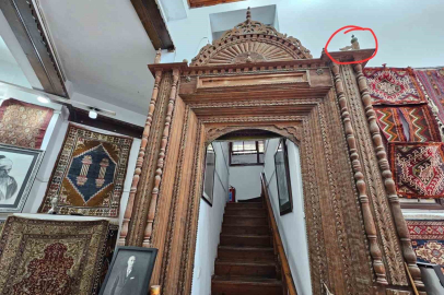 Halı Dükkânındaki Ahşap Parça 200 Yıllık Mihrap Çıktı