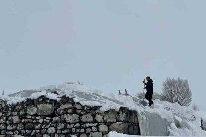 Kars'ta 1 Metrelik Kar Çilesi: 80 Yıllık Ömründe Böylesini Görmedi