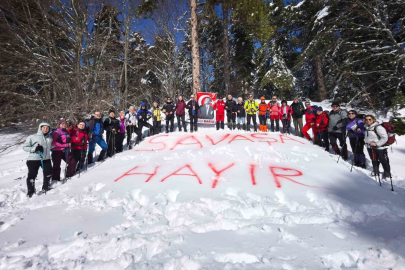 Uludağ'ın Zirvesinden Karlara Yazılan Mesaj: Savaşa Hayır