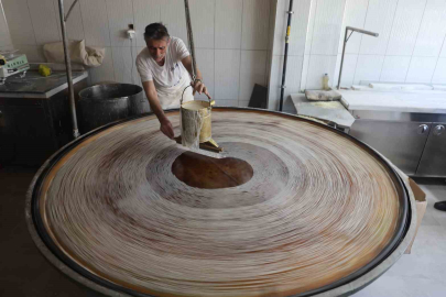 Konya'da Kilosu 180 Liraya Geleneksel Tel Kadayıf Yoğunluğu