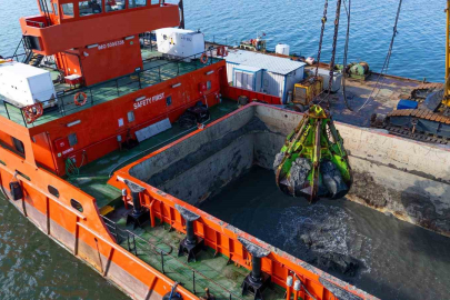 İzmir Körfezi'nde Tarihi Temizlik: 1 Milyon Ton Çamur Çıkarıldı