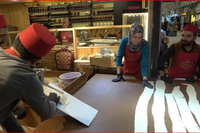 Hatay'da 300 Liralık Küncülü Helva İçin Uzun Kuyruk