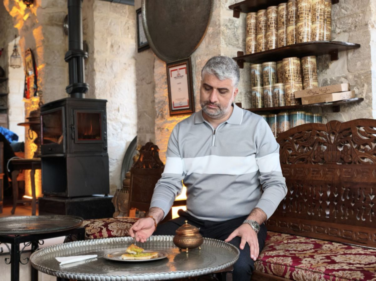 Mardin'de eski zamanlarda kahyalar tarafından yapılan asırlık kahiye tatlısı, peynirli ve cevizli çeşitleriyle iftar sofralarını taçlandırıyor.