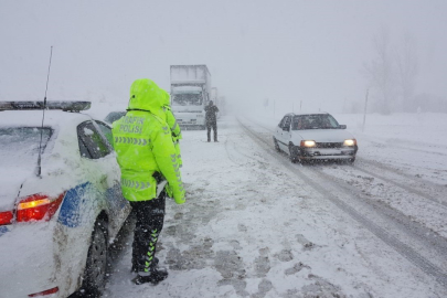 Erzincan’da Kar ve Sis Ulaşımı Zorluyor
