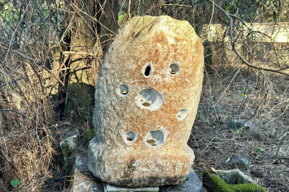 İki Asırlık Adak Taşı Gizemli Şekilde Kayboldu