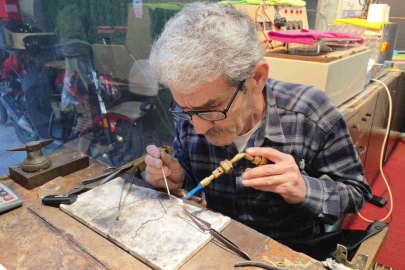 Değeri Yüz Binlerce Dolar Ama Ustanın Elinde Sıradan Bir Metal